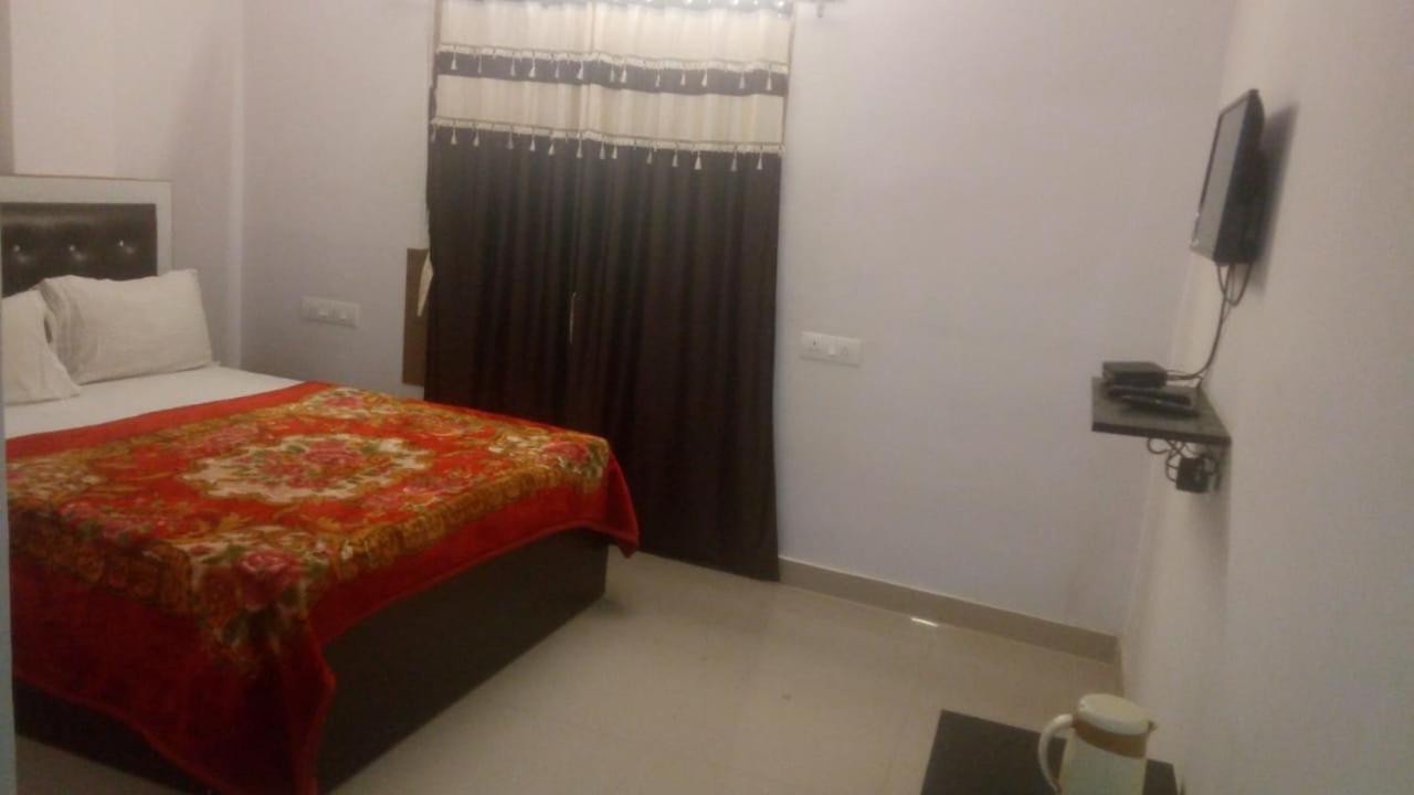 Hotel Pragya International Bénarès Extérieur photo